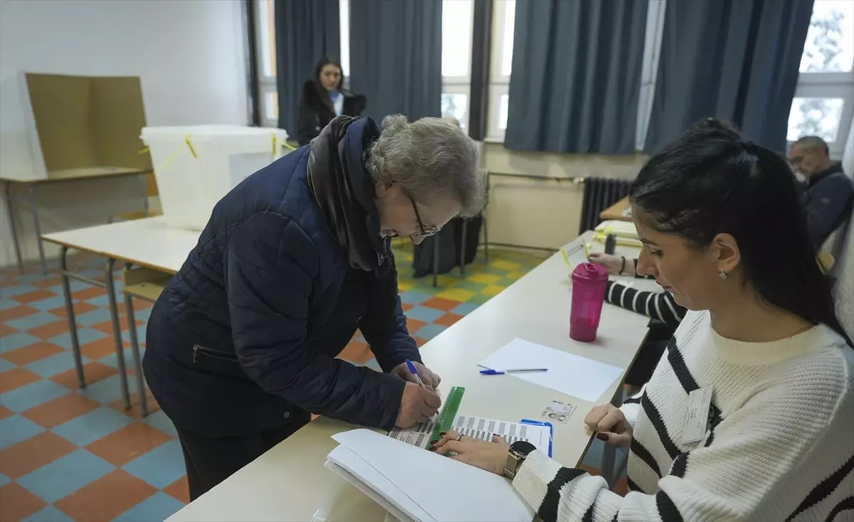 Sırp Cumhuriyeti\'nde Erken Seçim Başladı