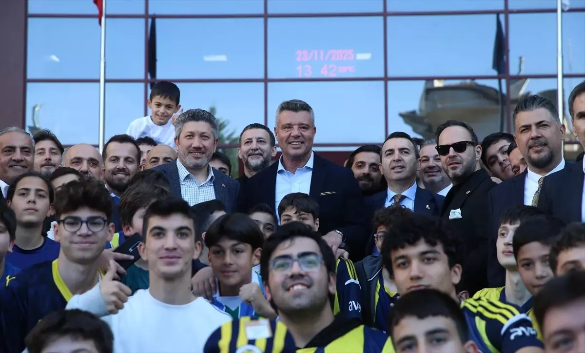 Fenerbahçe Başkanından Liseye Ziyaret