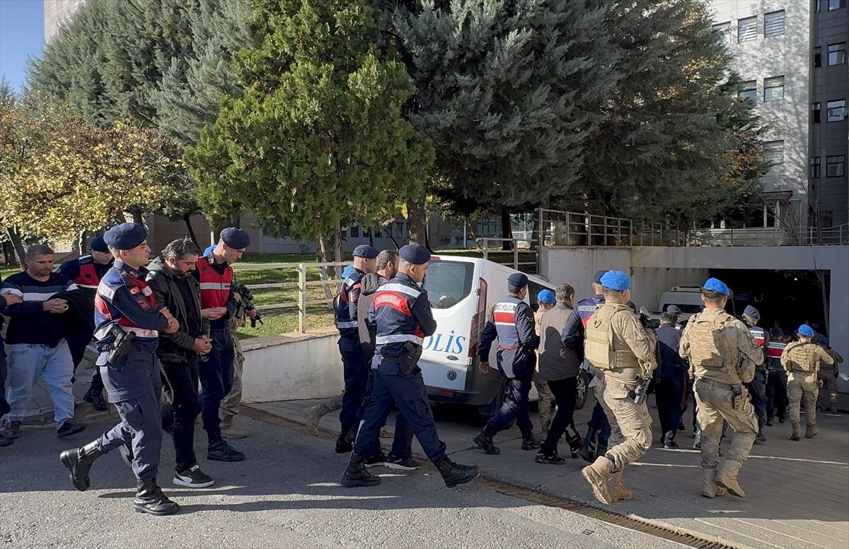 DEAŞ\'a finansman sağlayan 13 zanlı gözaltında