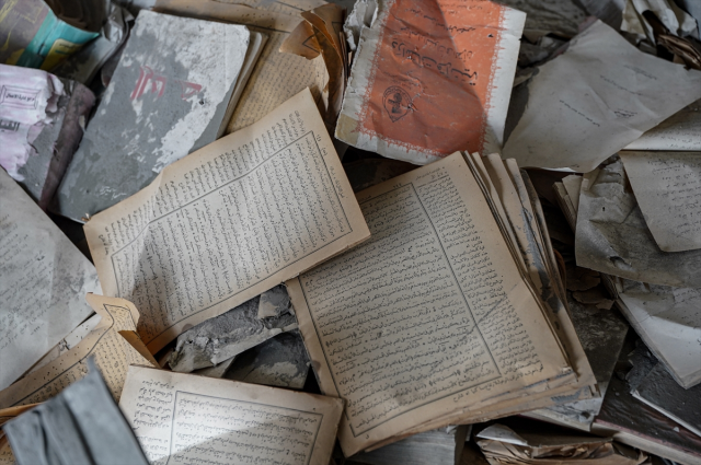 Gazze'deki enkazdan çıkan hazine değerinde koleksiyon Gazze'deki enkazdan çıkan hazine değerinde koleksiyon