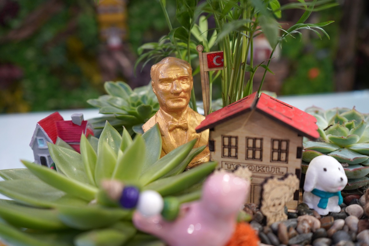 Öğretmenler Günü\'nde Çiçek Satışları Artıyor