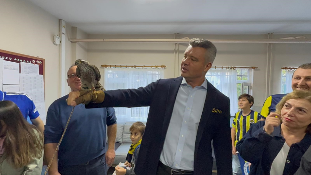 Sadettin Saran'a Rize'de atmaca sürprizi Sadettin Saran'a Rize'de atmaca sürprizi