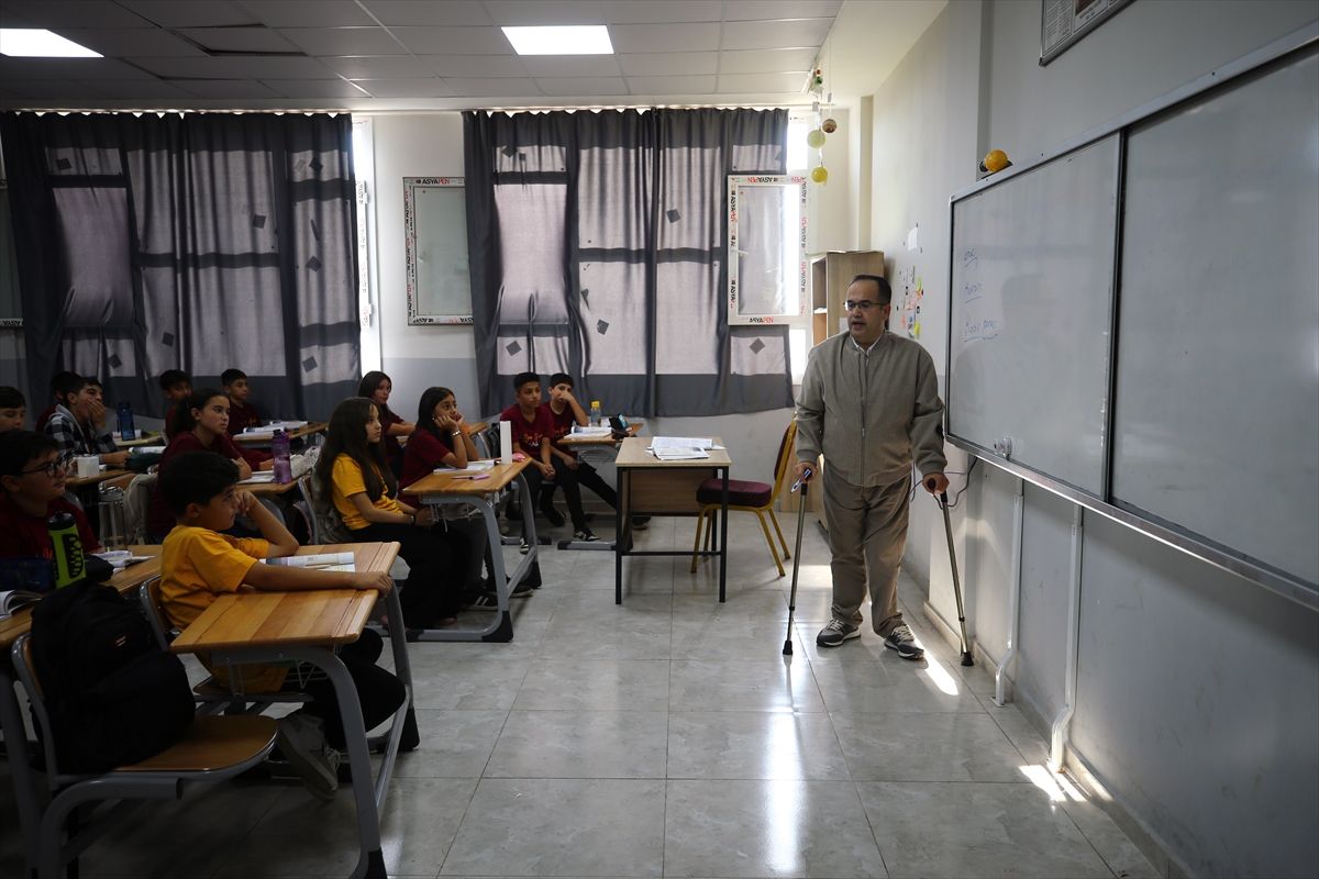 Azimle Öğretmenlik Hayalini Gerçekleştiren Veli Durmuş