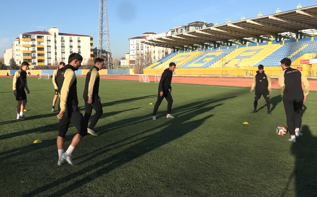 Zirveye oynuyorlardı! 17 futbolcusu ceza aldı, takımda sadece 7 kişi kaldı Zirveye oynuyorlardı! 17 futbolcusu ceza aldı, takımda sadece 7 kişi kaldı