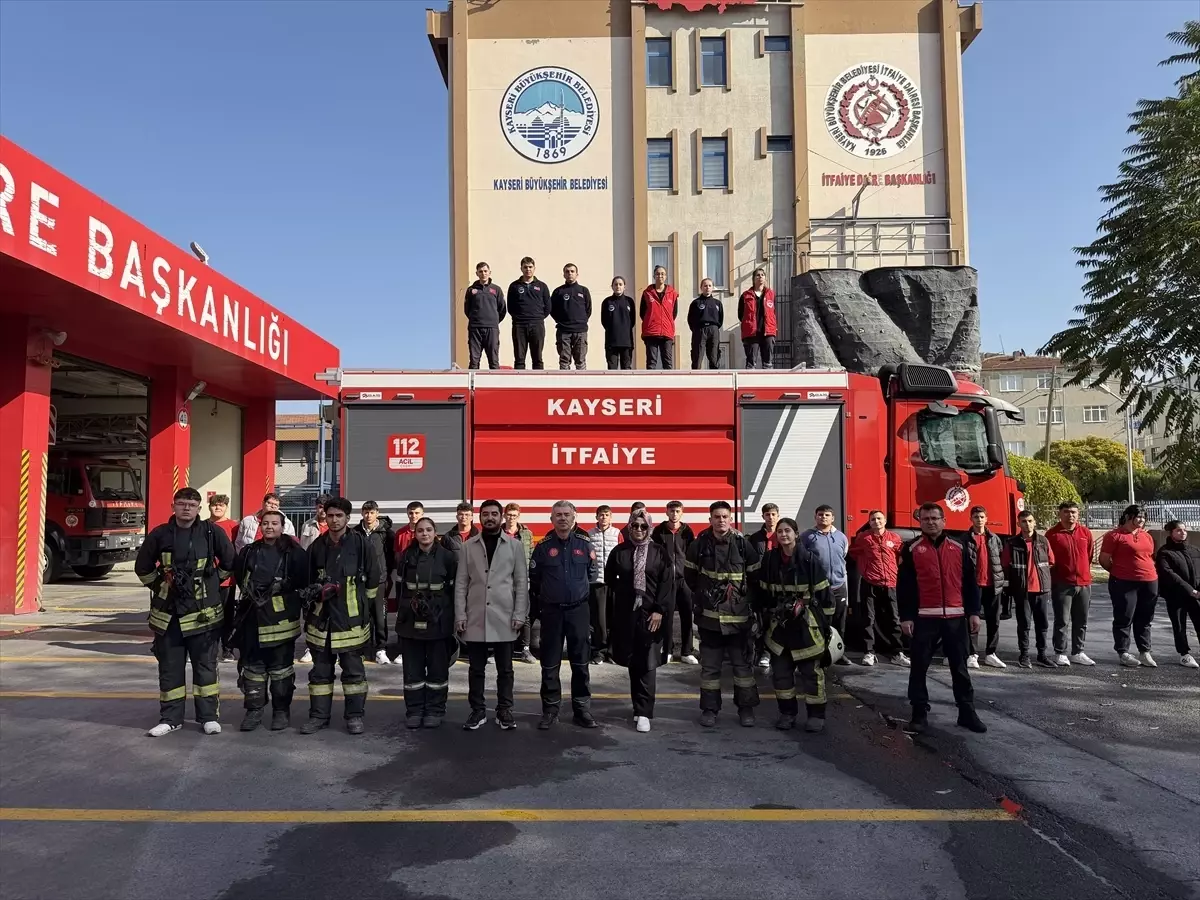 Kayseri\'de Lise Öğrencilerine İtfaiye Eğitimi