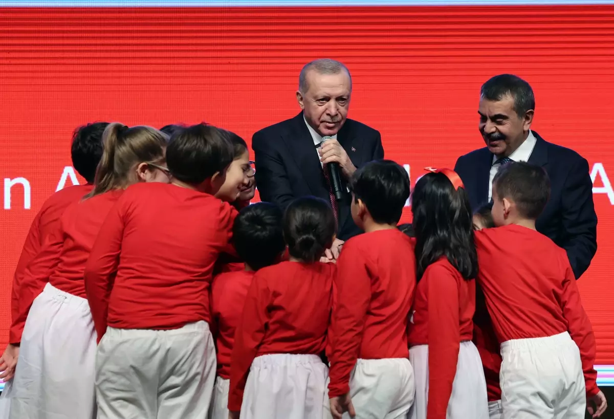 Cumhurbaşkanı Erdoğan: Evlatlarımız 20-25 kişilik sınıflarda eğitim görüyor