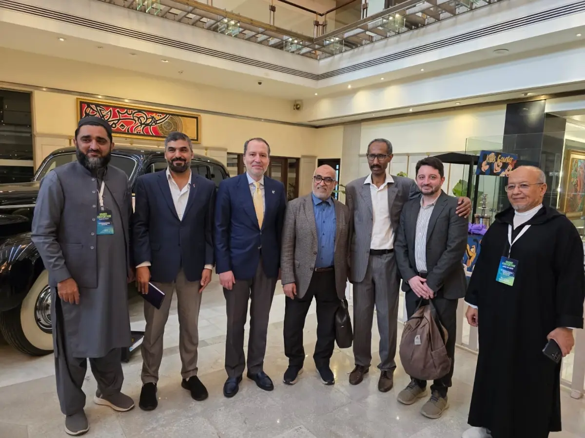 Erbakan\'ın 8 dakikalık konuşması Pakistan\'daki konferansa damga vurdu