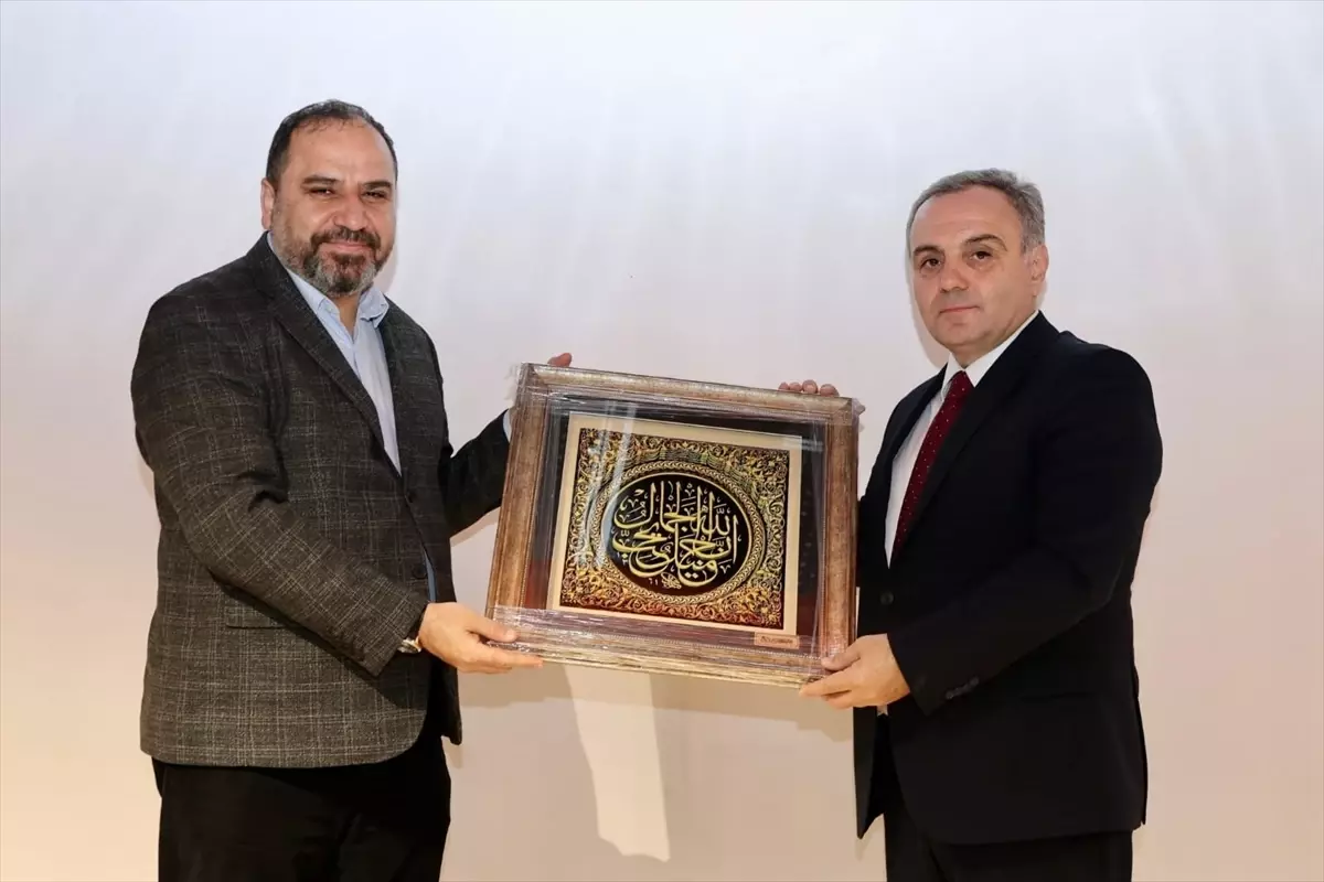 Rektör Altun, Öğrencilerle Buluştu