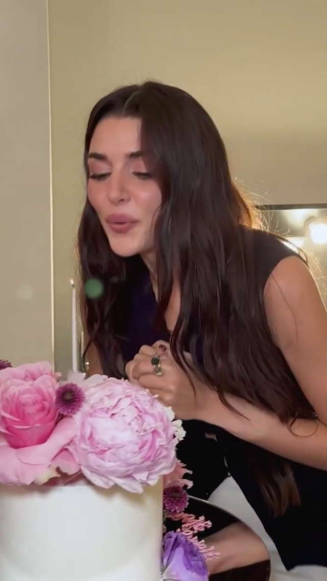Hande Erçel'e sette doğum günü sürprizi
