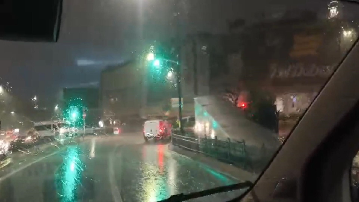 İstanbul\'da Yağış ve Trafik Yoğunluğu