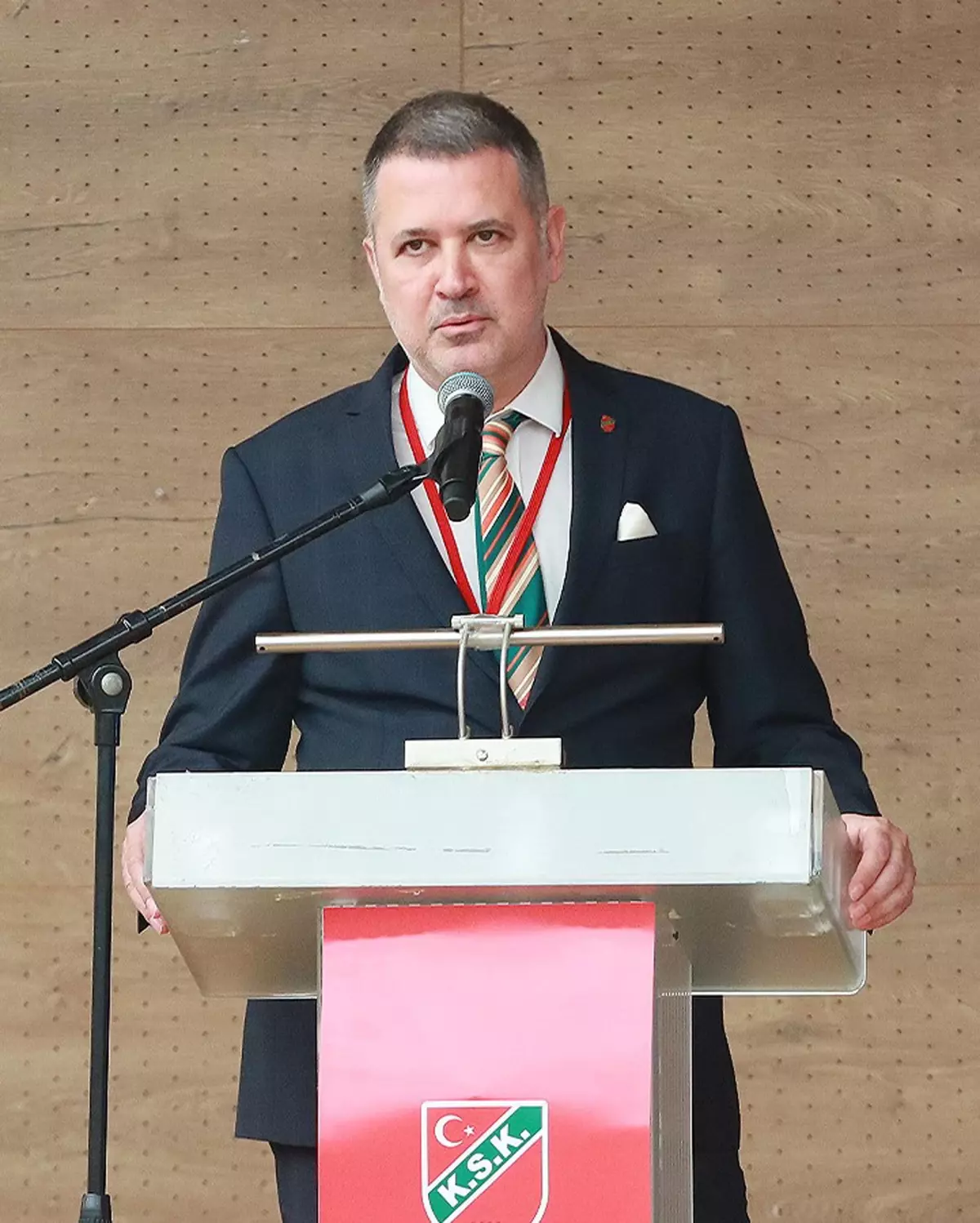 Karşıyaka\'da SGK Borcu Krizi: İlker Ergüllü\'ye Tebligat