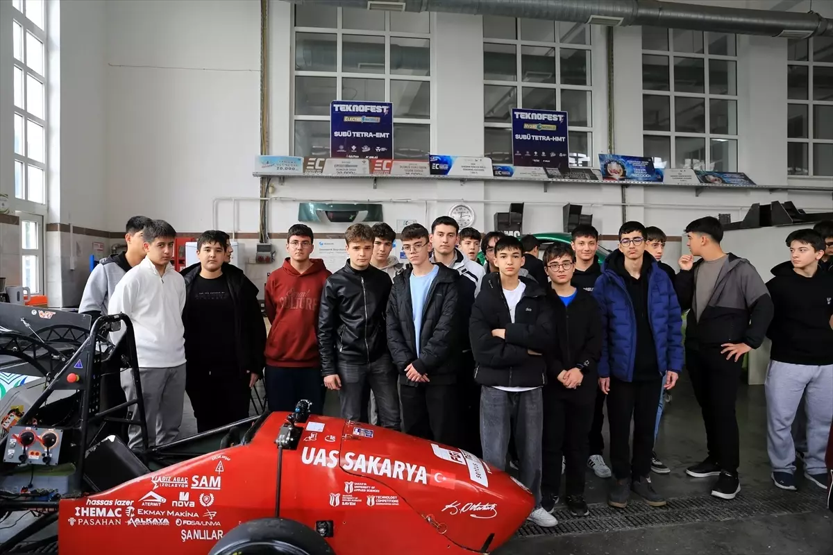 SUBÜ Tanıtım Fuarında Aday Öğrencilere Bilgi Verdi