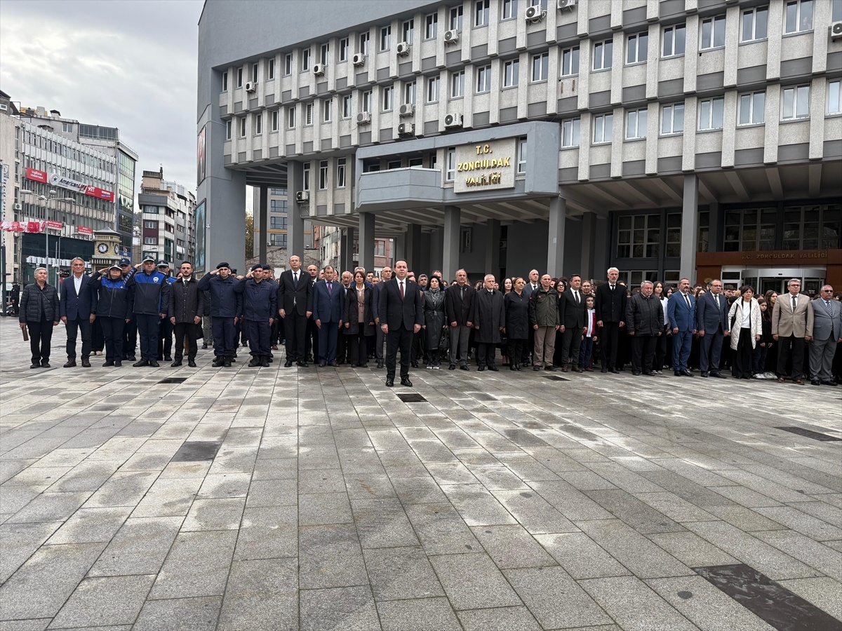 Zonguldak\'ta Öğretmenler Günü Kutlandı