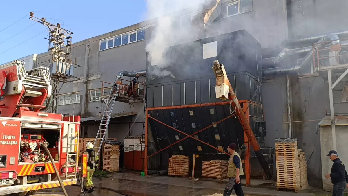 İnegöl\'de Mobilya Fabrikasında Yangın