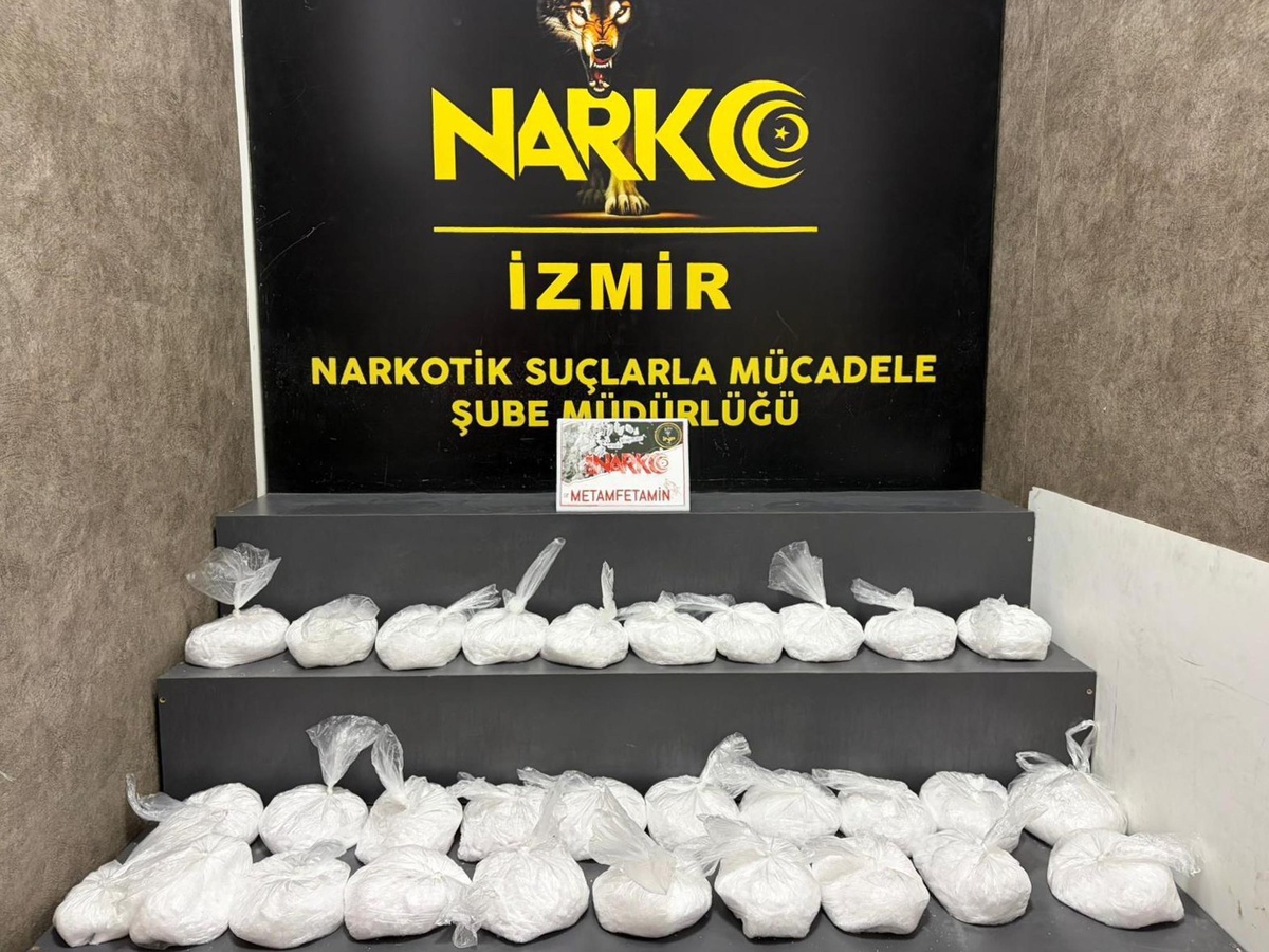 İzmir\'de 29 Kilo Metamfetamin Ele Geçirildi