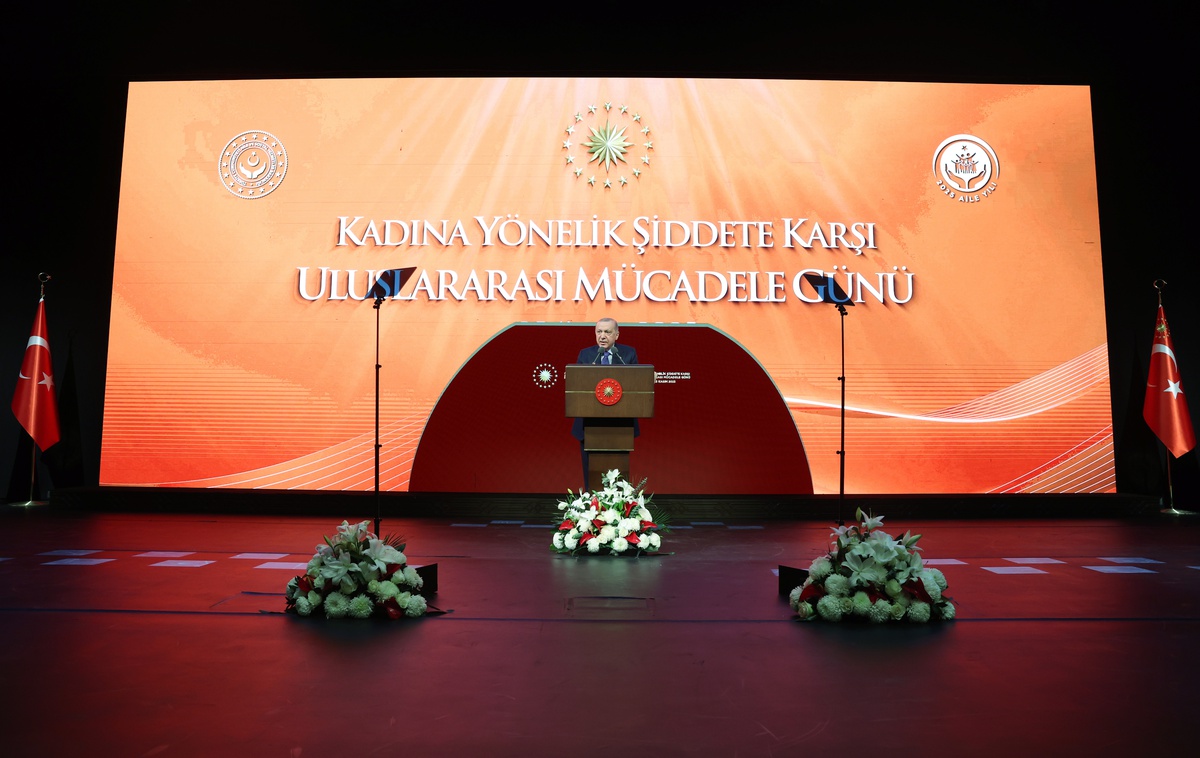 Cumhurbaşkanı Erdoğan: Kadına ve çocuğa şiddet, insanlık suçudur