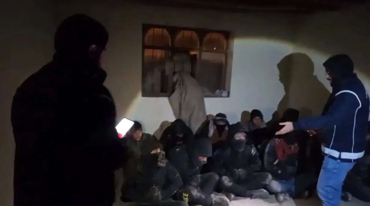 Ağrı\'da Göçmen Kaçakçılığı Operasyonu