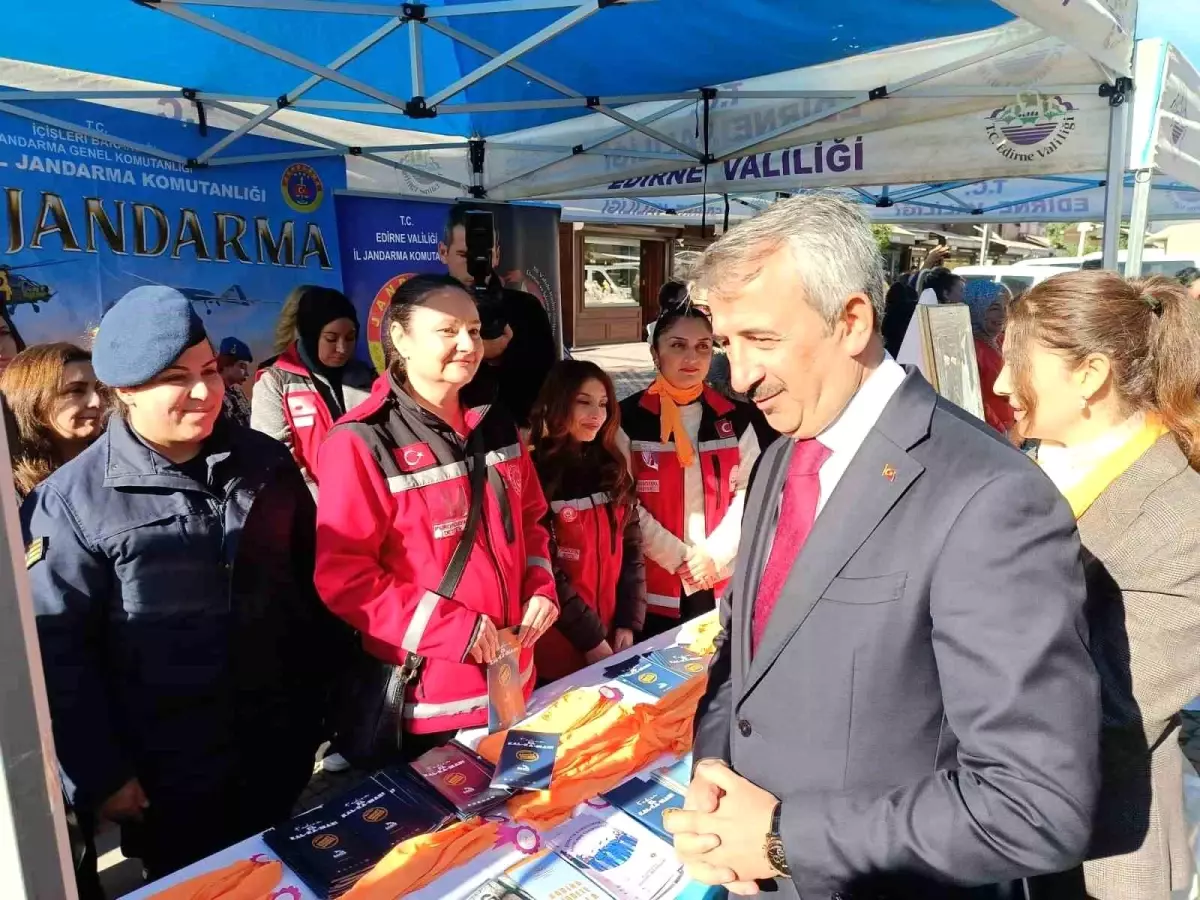 Edirne\'de Kadına Şiddete Hayır Stantları