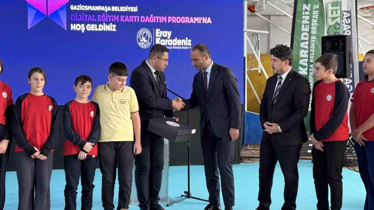 Gaziosmanpaşa Belediyesi\'nden 4 bin öğrenciye dijital eğitim üyeliği