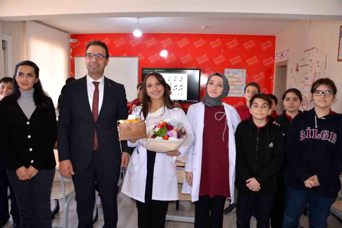 Cübbe Töreni ile Yeni Öğretmen Coşkusu