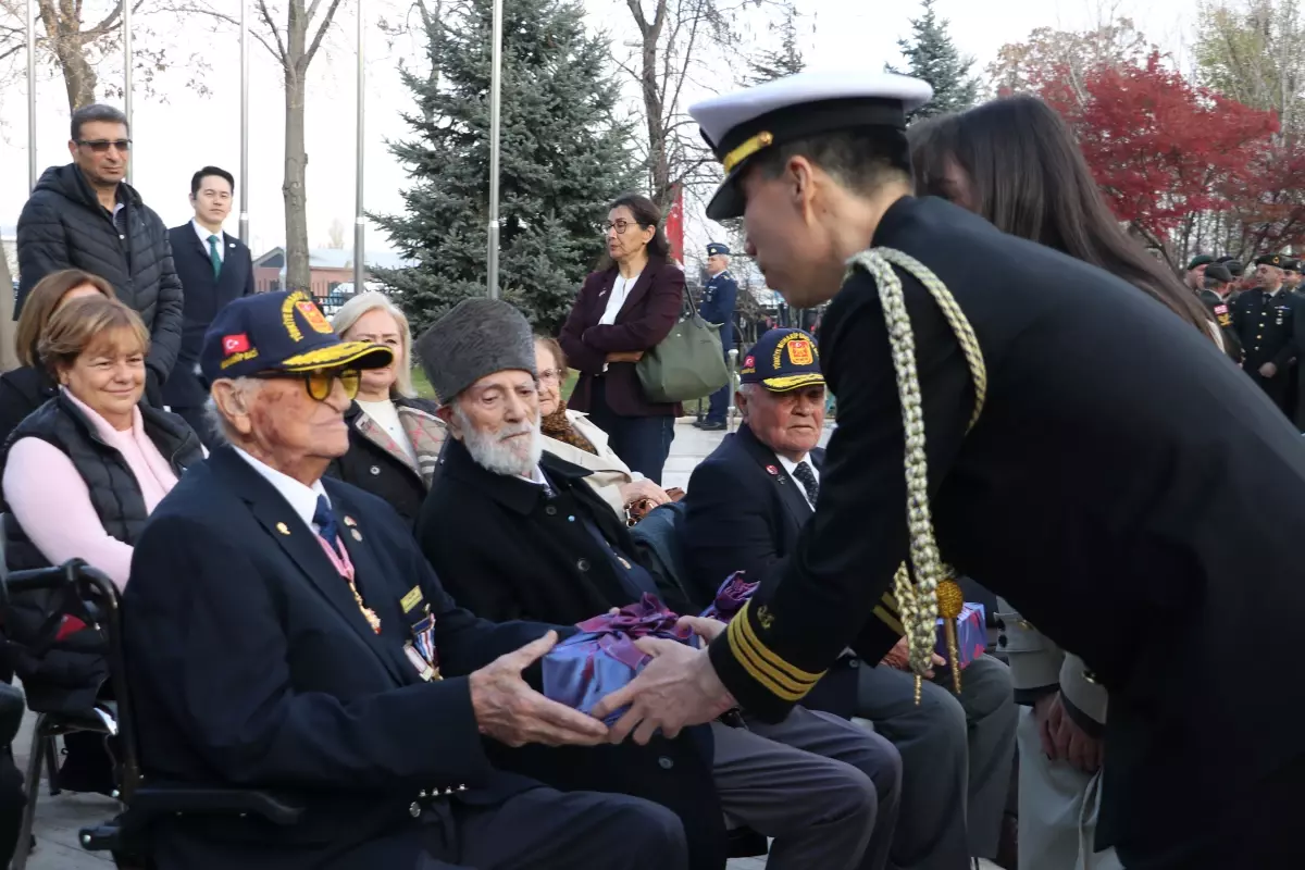 Güney Kore Cumhurbaşkanı Lee, \'Kore\'de Savaşan Türkler Anıtı\'nı ziyaret etti