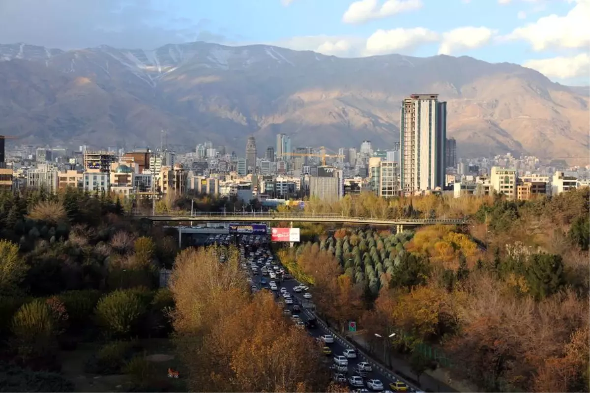 Tahran\'da Hava Kirliliği Nedeniyle Eğitim Durdu