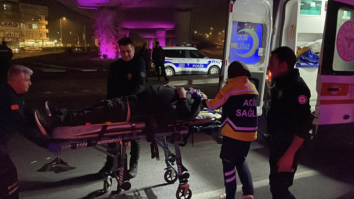 Kayseri\'de Polisten Kaçan Araç Devrildi