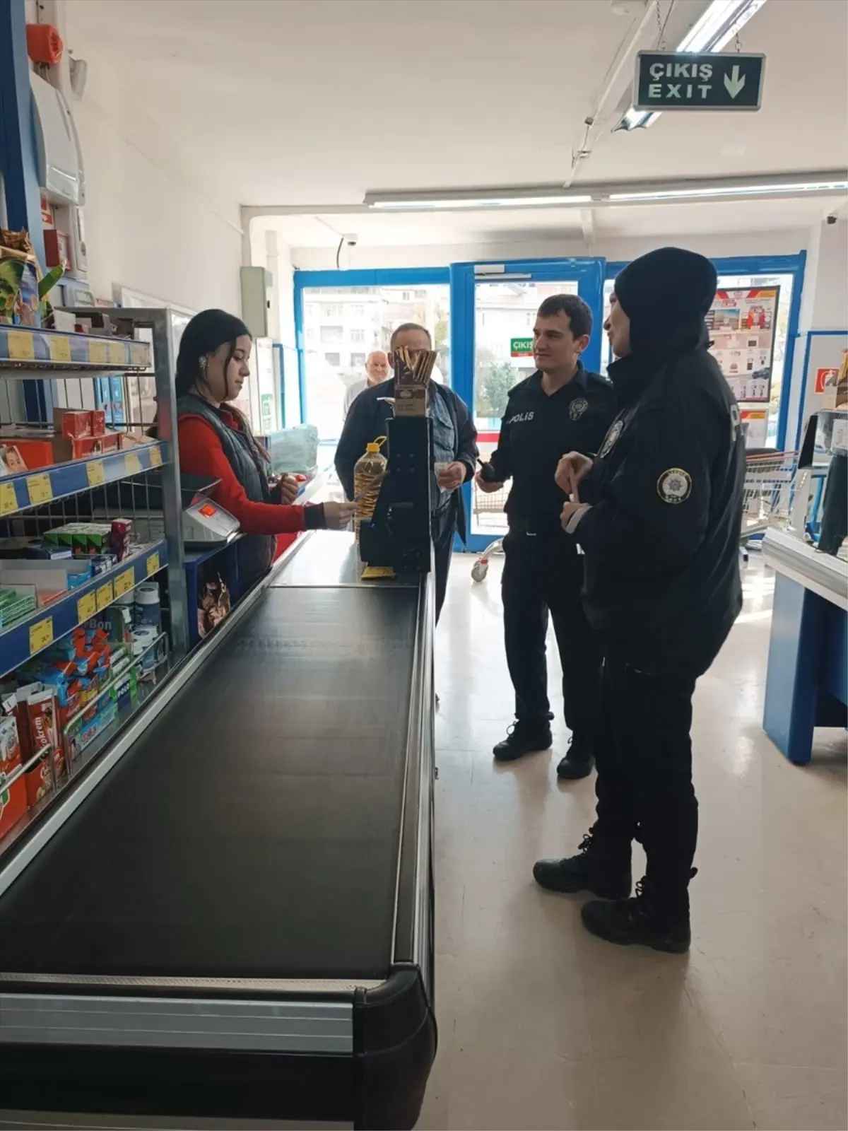 Polisten Kadınlara KADES Bilgilendirmesi