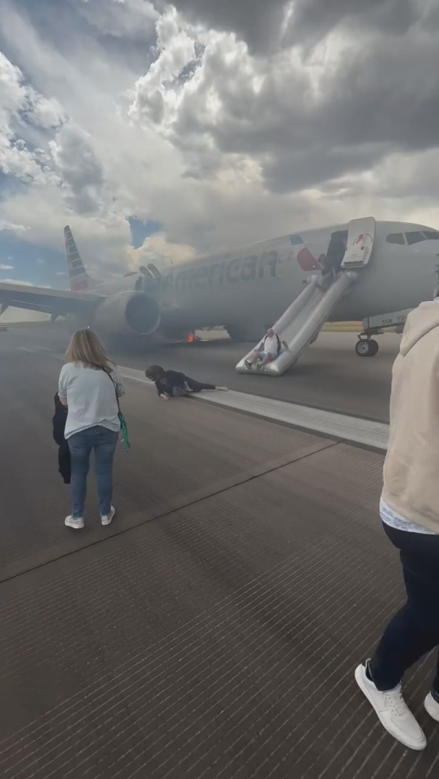 Uçakta panik: Gizemli koku rotayı değiştirdi, 5 kişi hastaneye kaldırıldı Uçakta panik: Gizemli koku rotayı değiştirdi, 5 kişi hastaneye kaldırıldı