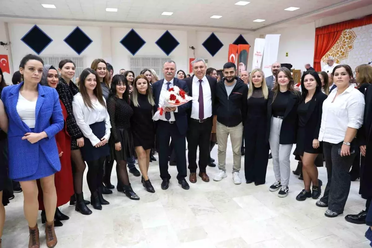 Yunusemre Belediyesi\'nde Öğretmenler Günü Kutlaması