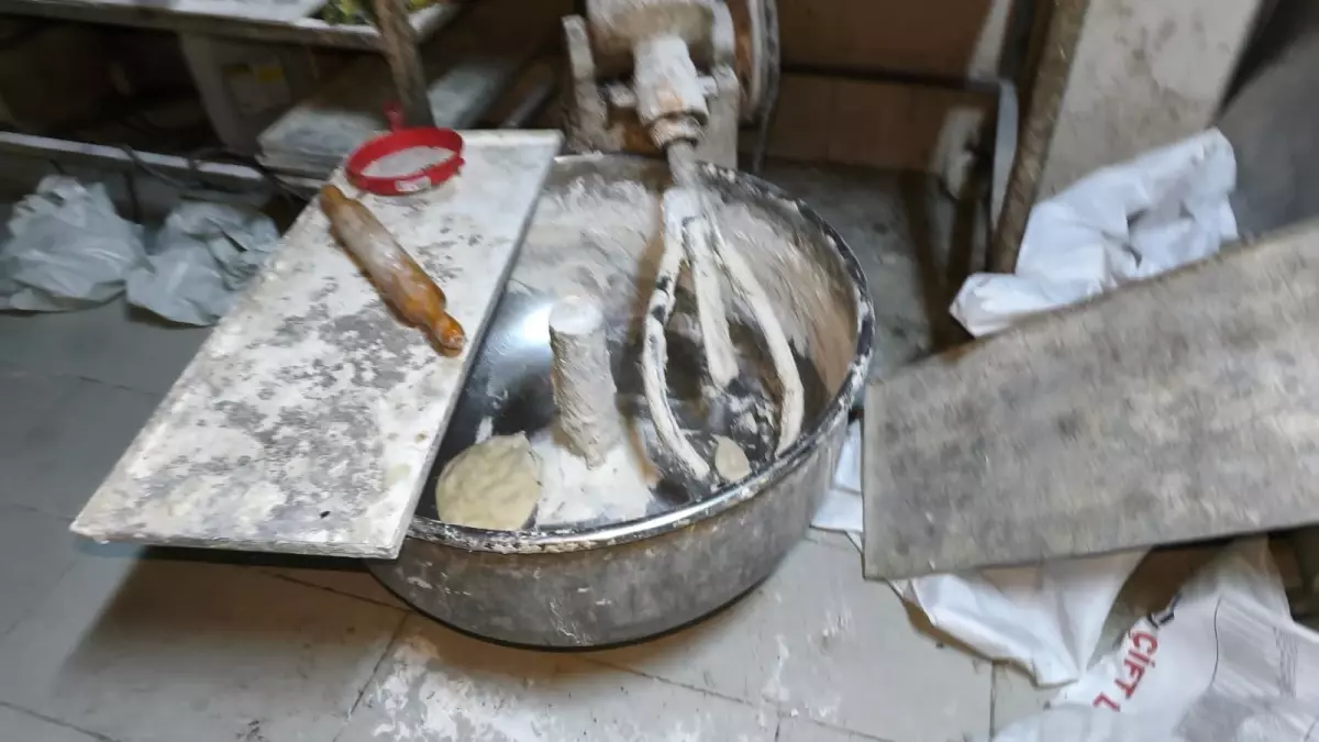 Zonguldak'ta Sağlığa Aykırı Pide İmalathanesi Mühürlendi