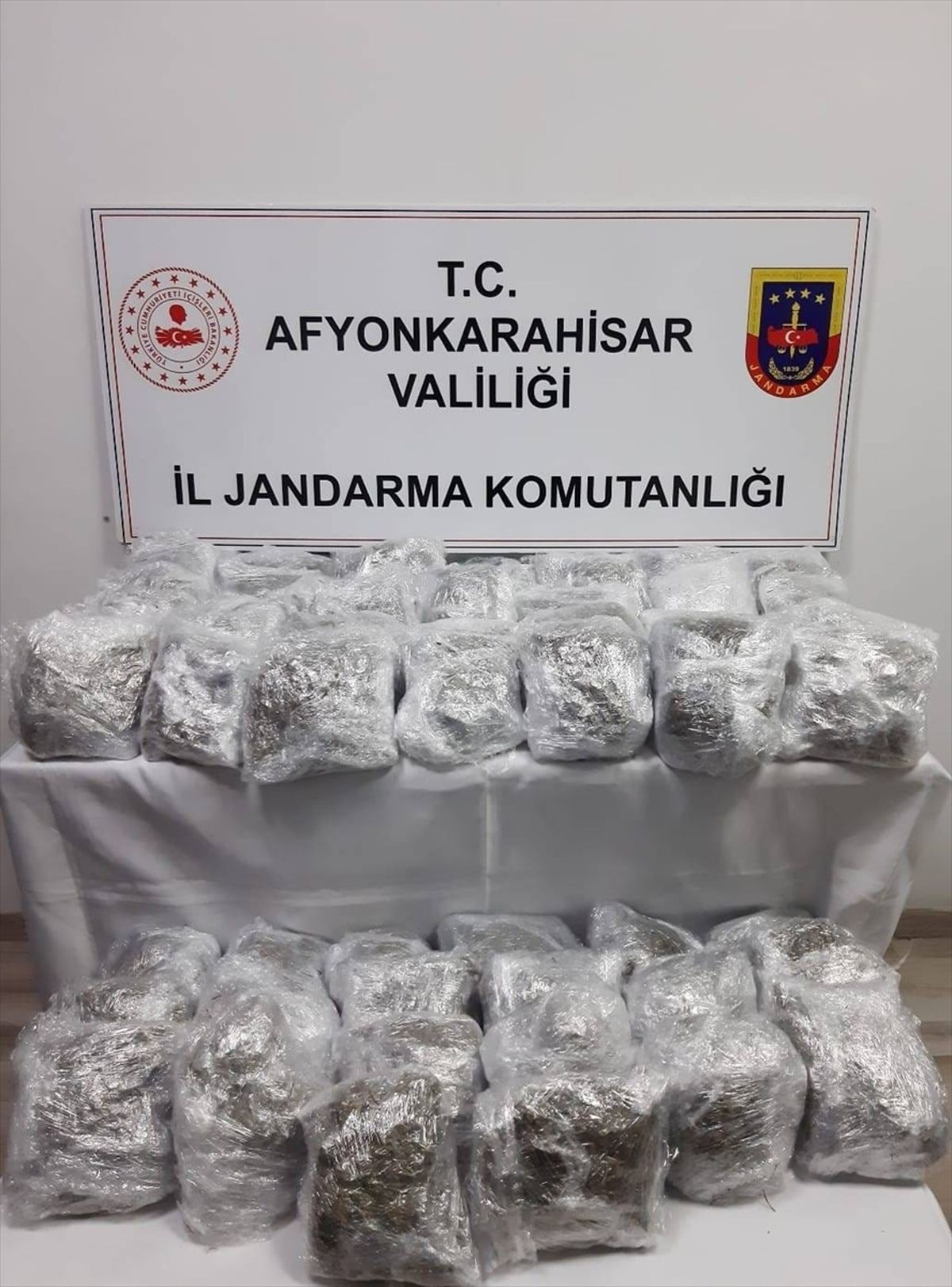 Afyonkarahisar\'da Uyuşturucu Operasyonu: 3 Tutuklama