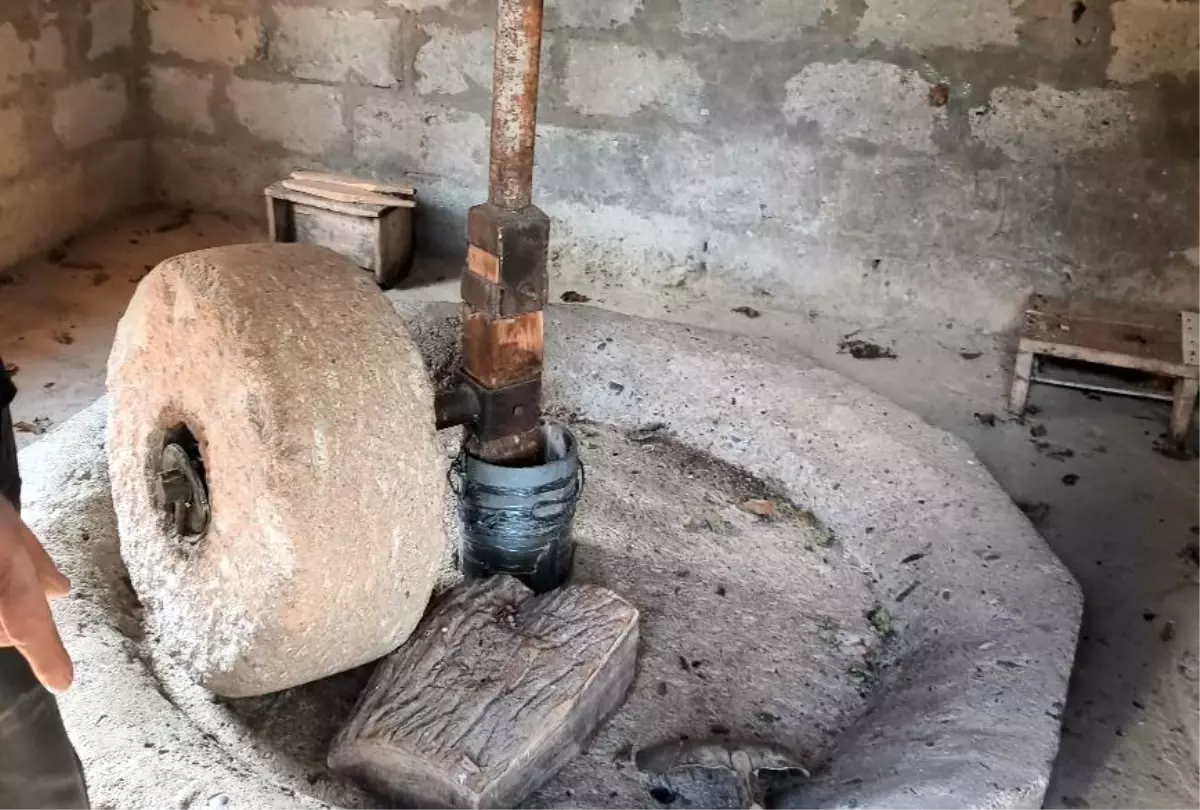80 Yıllık Su Değirmeni Günümüze Taşıyor