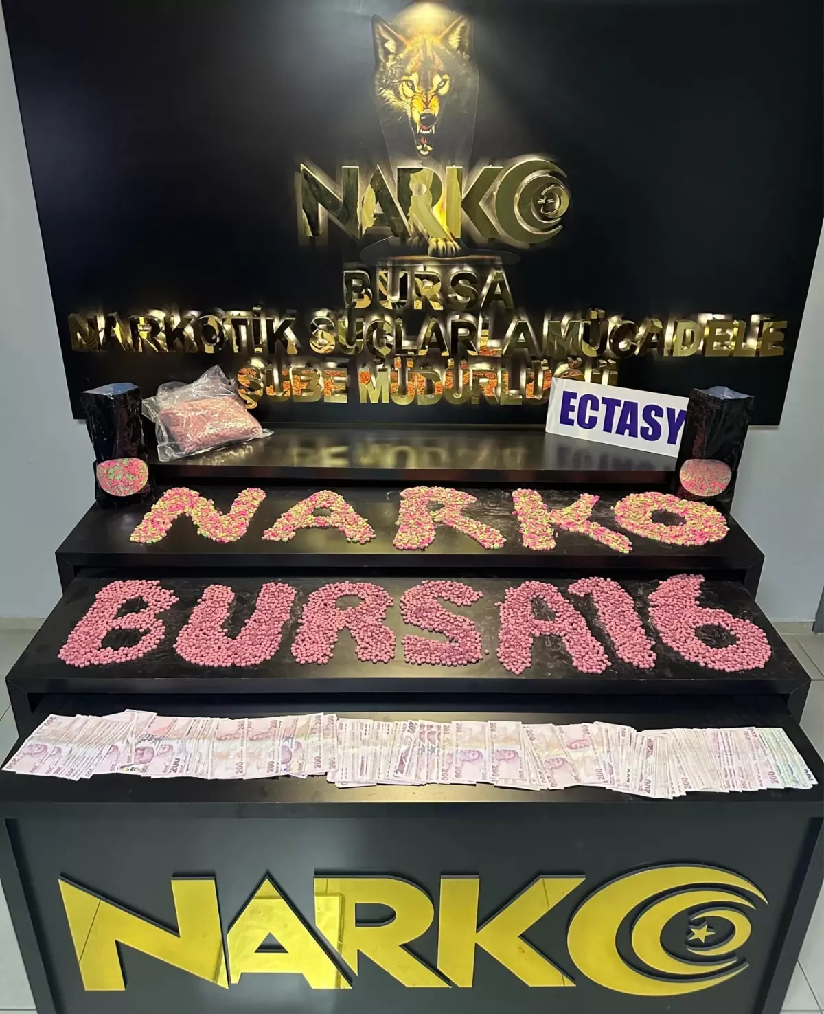 Bursa\'da Uyuşturucu Operasyonu: 20 Bin Ecstasy Hap Ele Geçirildi