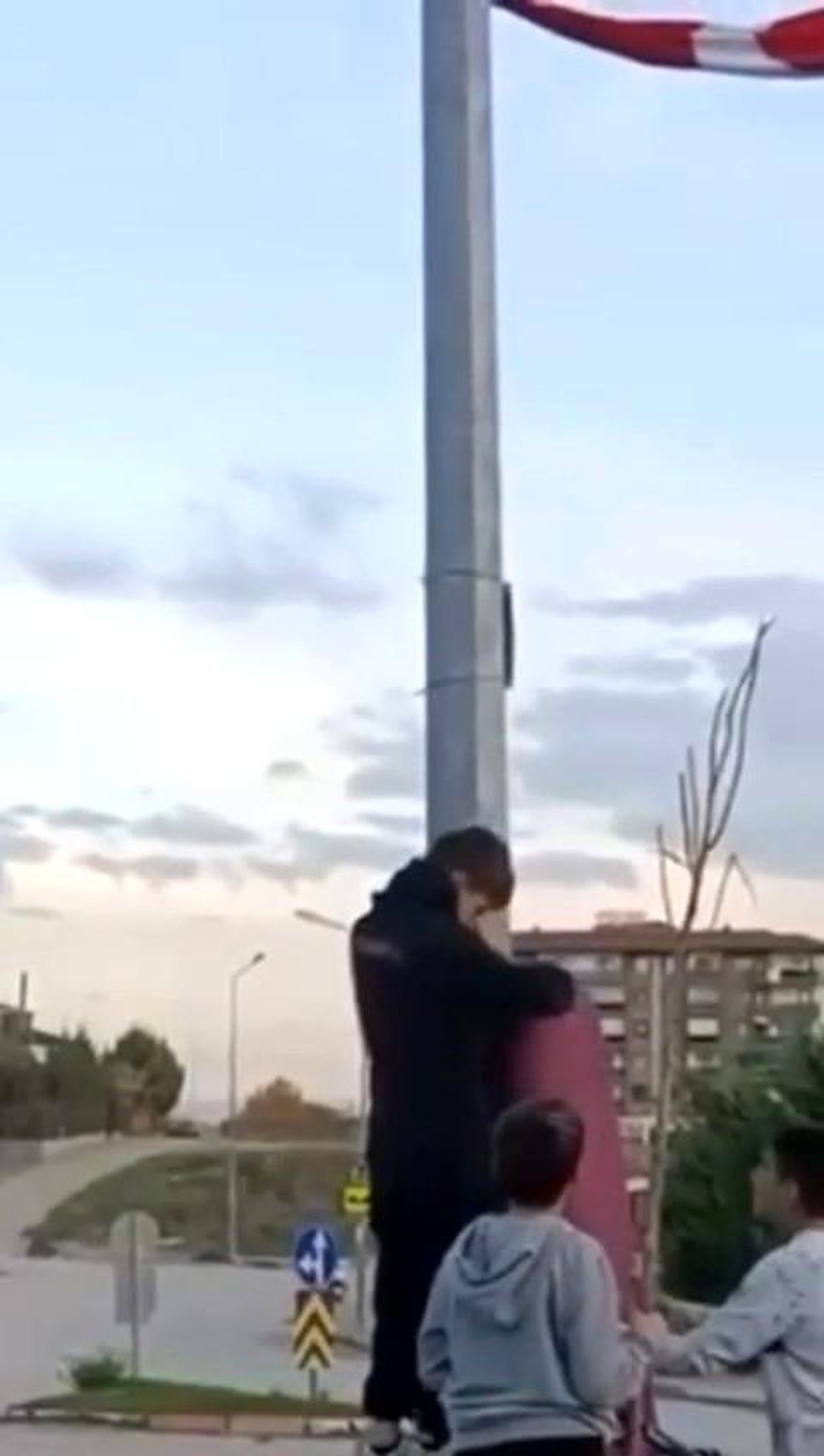 Çocuklardan Bayrak Duyarlılığı