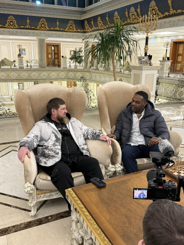 Çeçenistan'a giden MMA dövüşçüsüne RPG ile atış yaptırıldı Çeçenistan'a giden MMA dövüşçüsüne RPG ile atış yaptırıldı