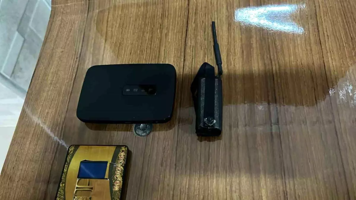 Ehliyet sınavında kopya düzeneğiyle yakalandı