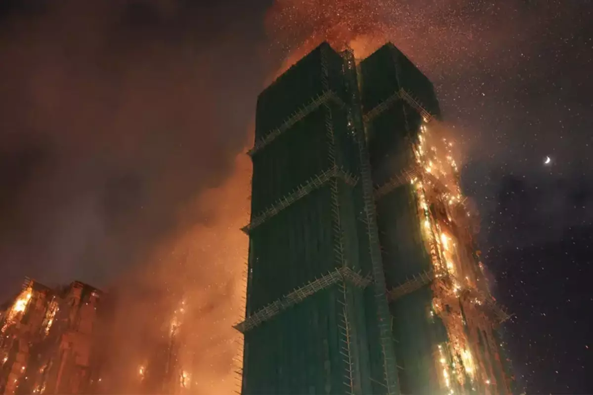 Hong Kong\'daki yangında can kaybı korkunç boyutlarda! Yüzlerce kişi kayıp