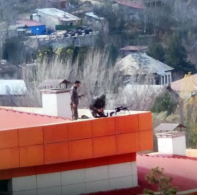 Gümüşhane Üniversitesi'nde silahlı kişi, memuru rehin aldı Gümüşhane Üniversitesi'nde silahlı kişi, memuru rehin aldı