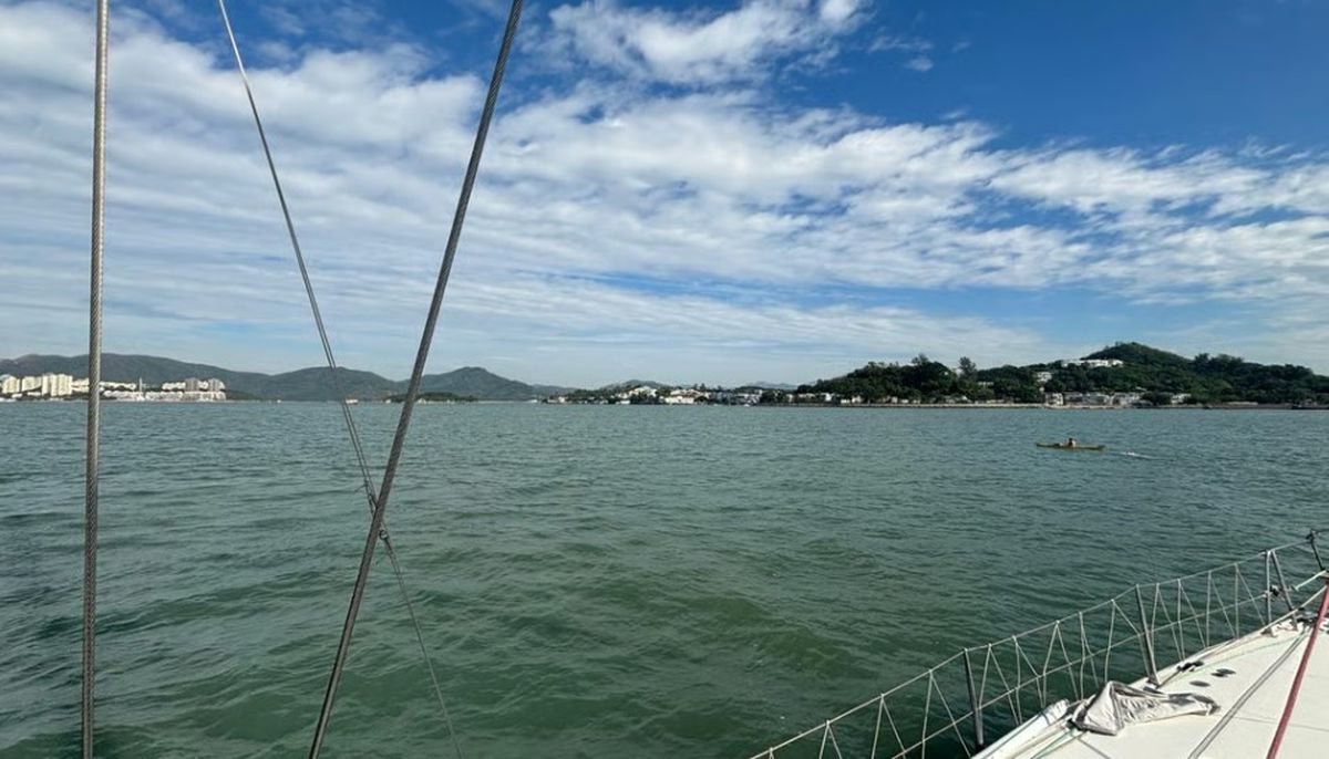 Holliday, Lantau\'yu Yüzerek Dolaşan İlk Kişi Oldu