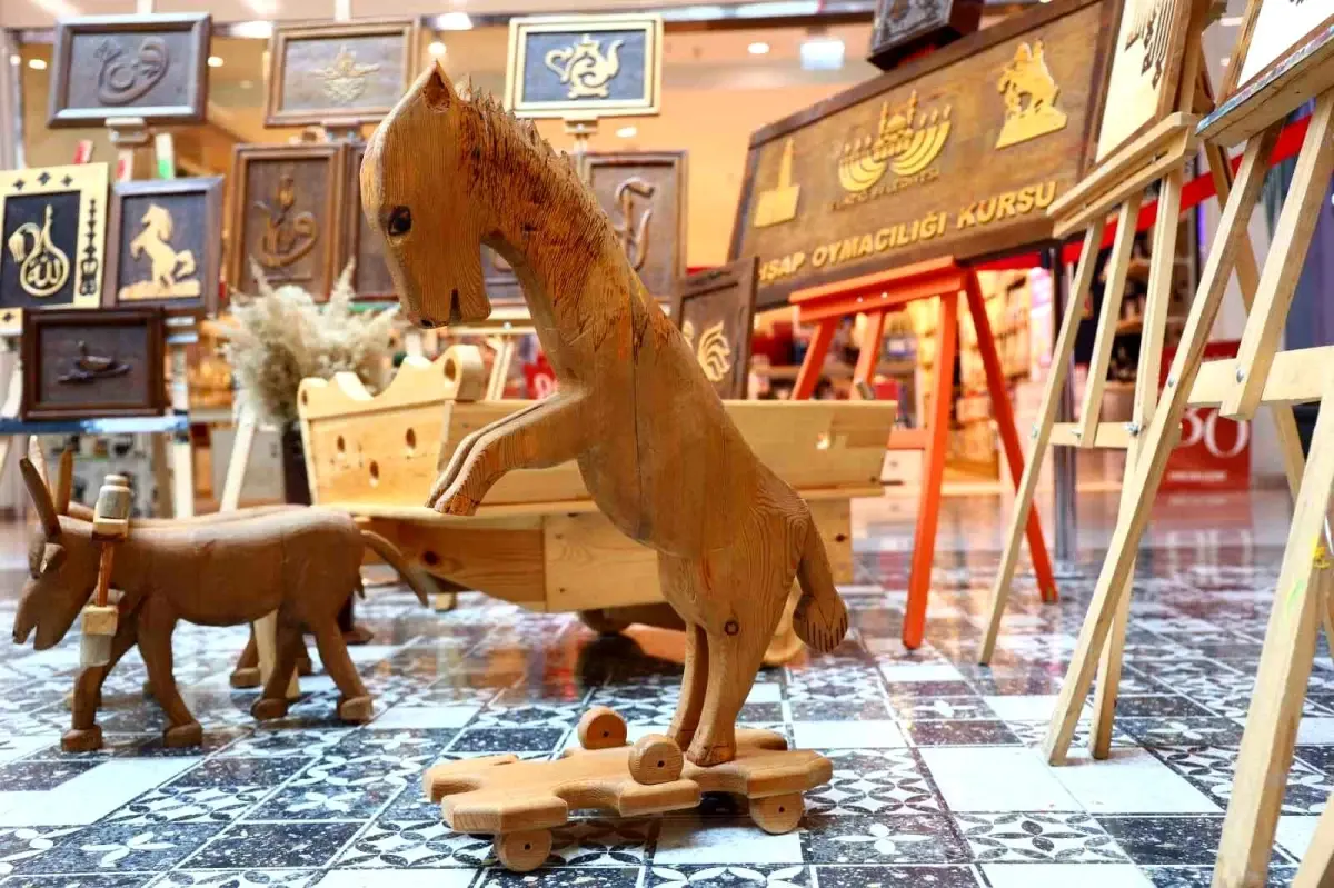 Elazığ\'da Hükümlü Çocukların Sanat Sergisi Açıldı