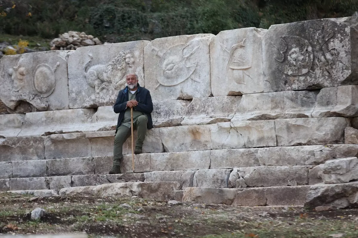 Termessos\'ta Anıt Mezarlar Yeniden Ayağa Kalkıyor