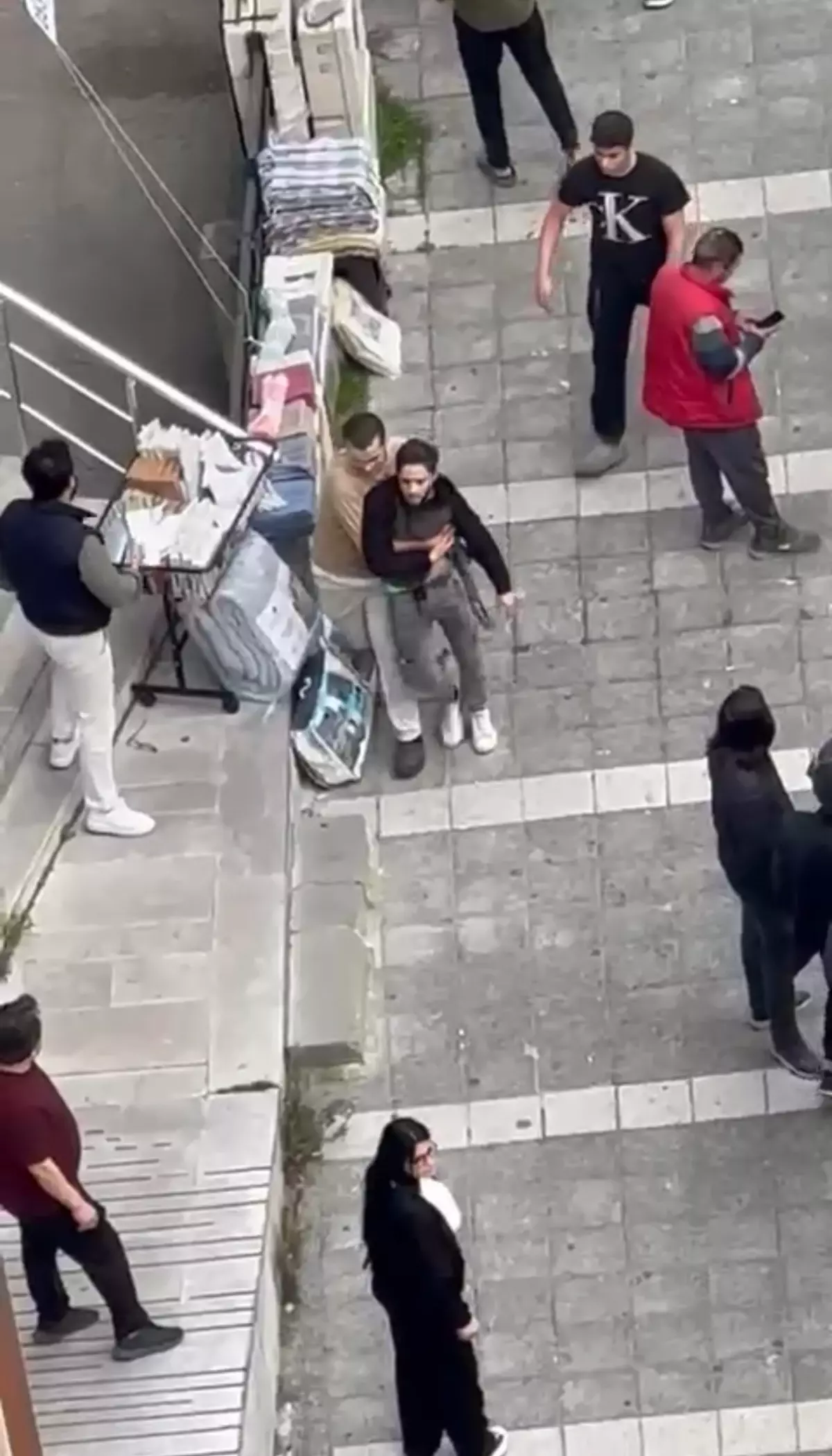 Kağıthane\'de ağabey 15 yaşındaki kız kardeşini rahatsız eden 2 kişiyi bıçakladı: \'Yeğenimi taciz ediyorlarmış\'