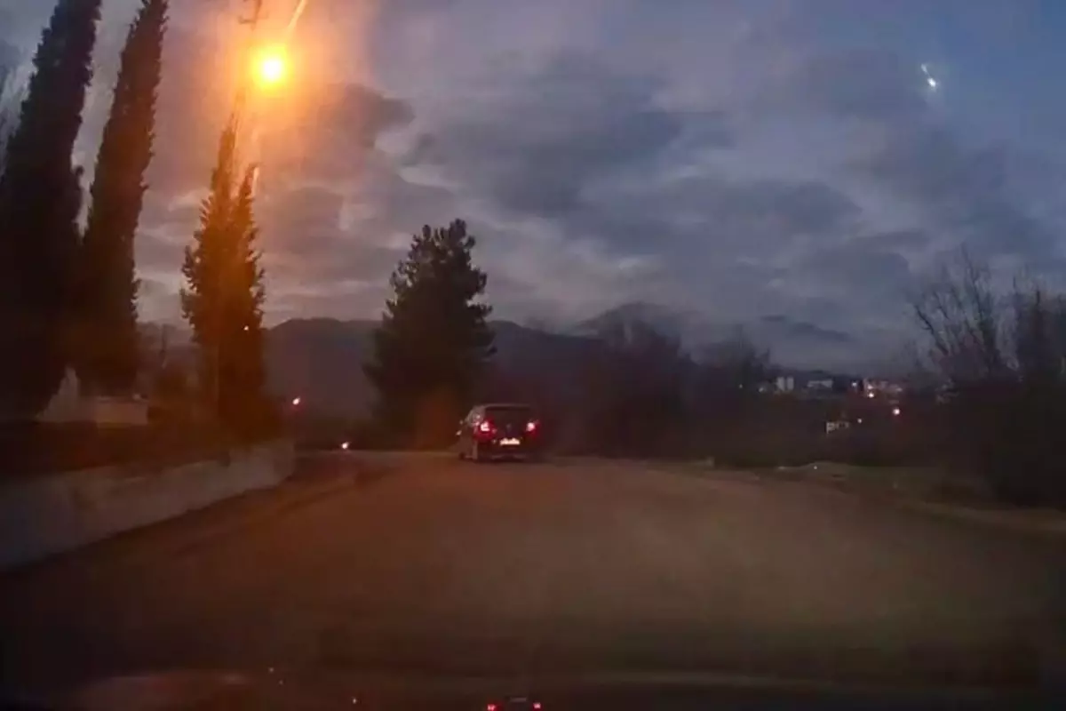 Görenleri şaşkına döndürdü! Karabük\'te gökyüzü bir anda aydınlandı