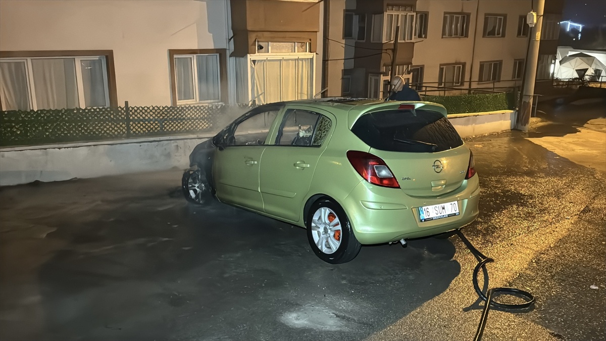 Karabük\'te Park Halindeki Araçta Yangın