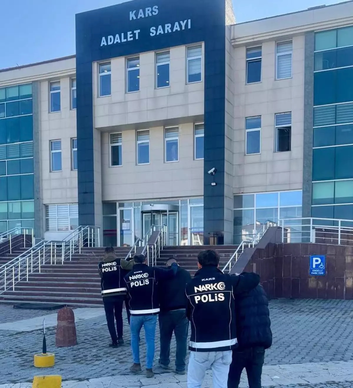 Kars\'ta Uyuşturucu Operasyonu: 2 Tutuklama