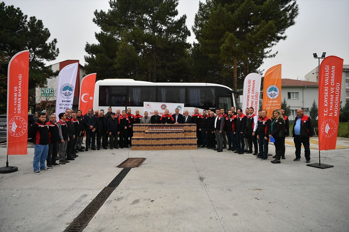 Kayseri\'de Besicilere Dezenfektan Dağıtımı