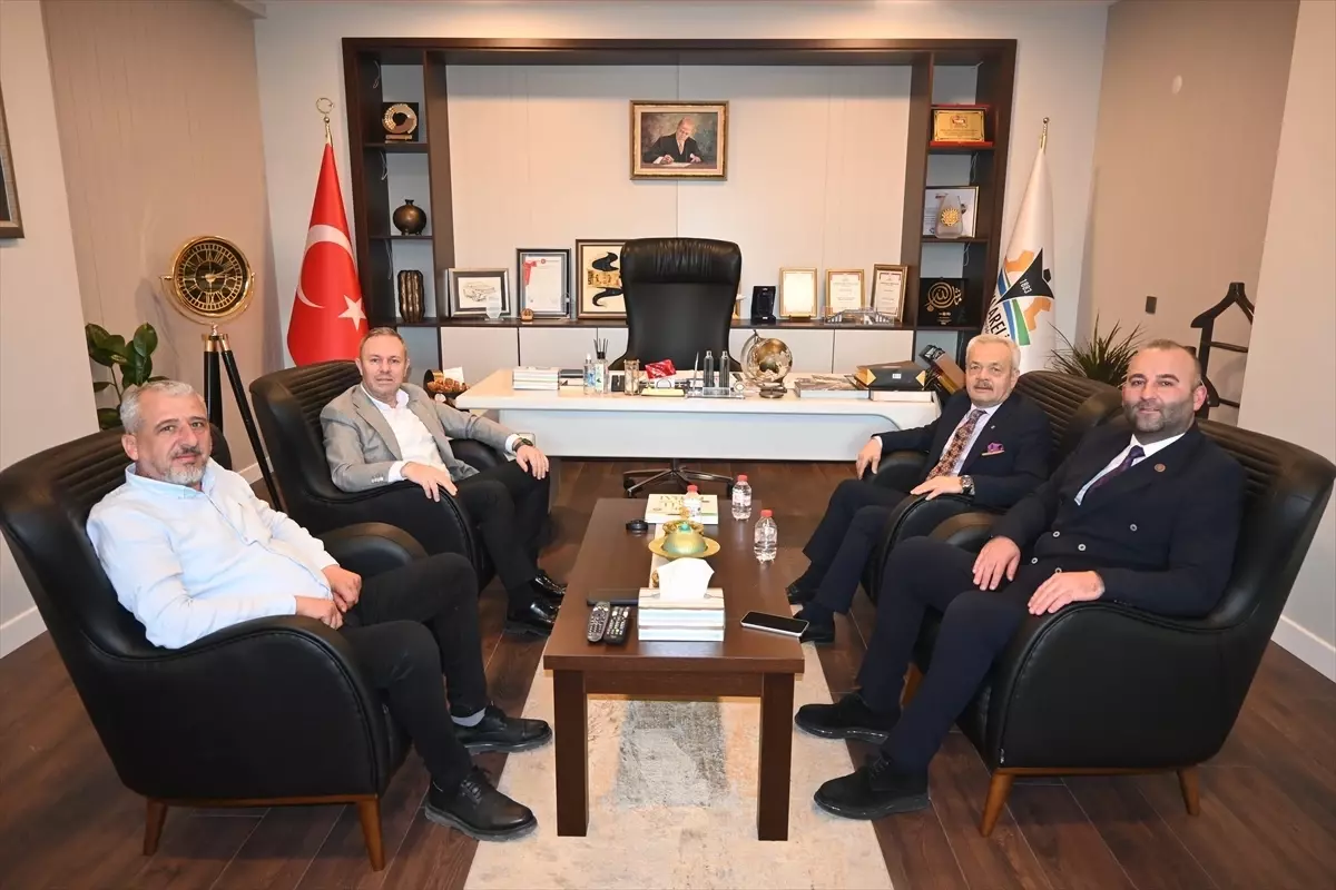 MHP İl Başkanı Savaş\'an\'dan Ticaret Ziyareti