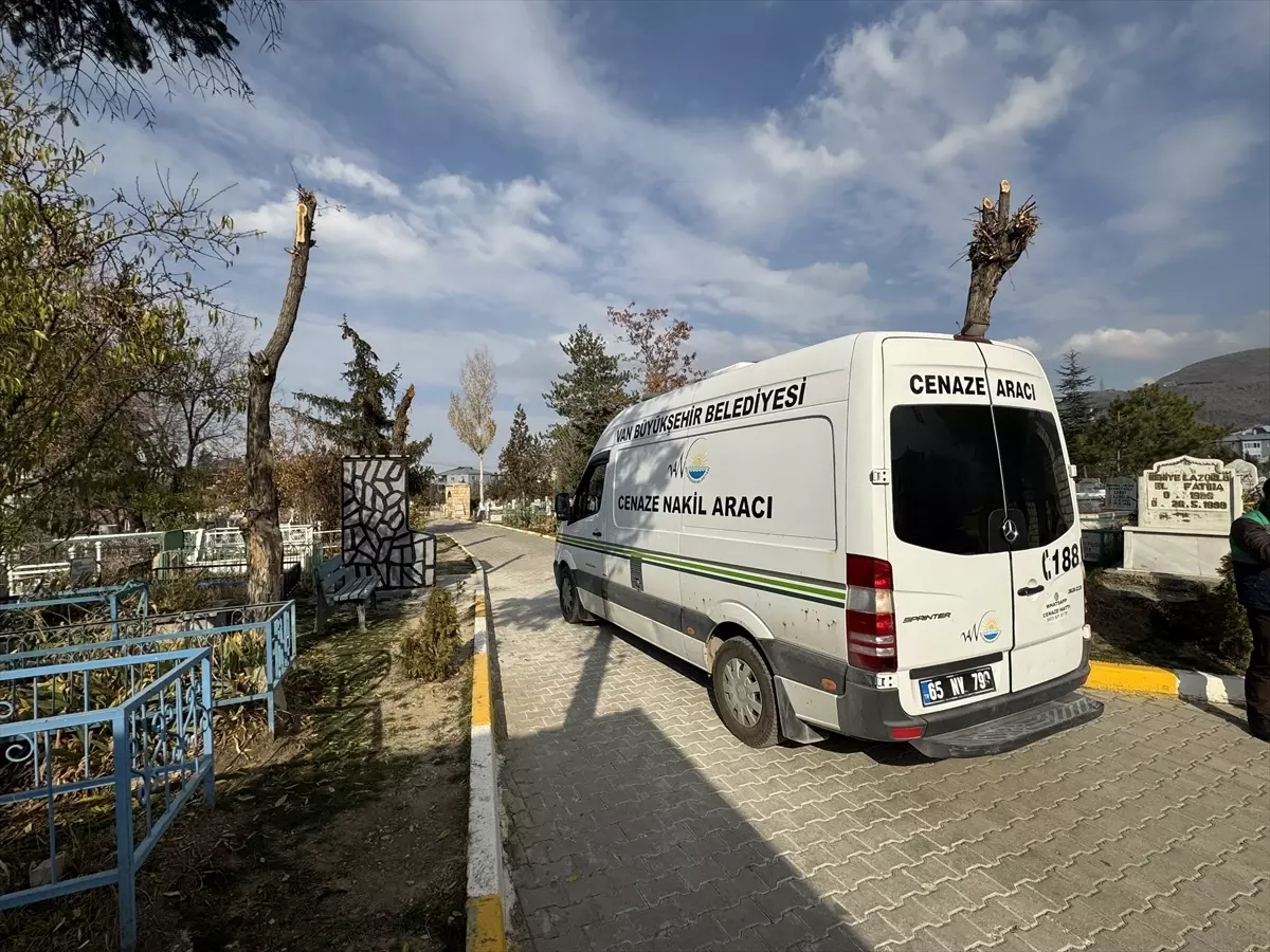 Kızıltepe\'de Anne ve Kızının Cenazesi Van\'da Defnedildi