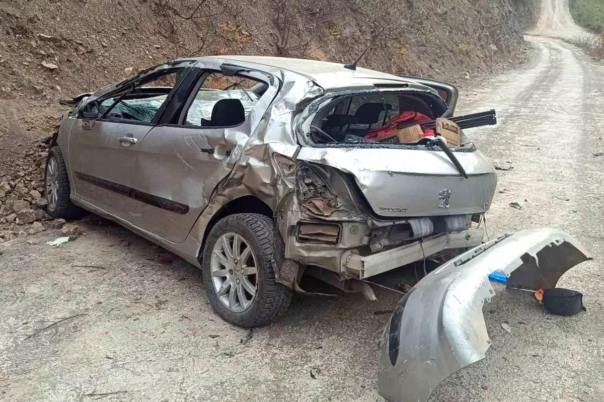 Gümüşhane\'de Araç Uçuruma Yuvarlandı